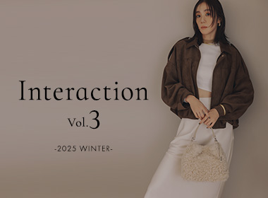 “Interaction”をテーマにした2025年の冬コレクションは、ショートブーツを中心に、相反するトレンド要素の掛け合わせが楽しいラインナップ。
装いがマンネリしがちな冬のおしゃれを足元から盛り上げます。